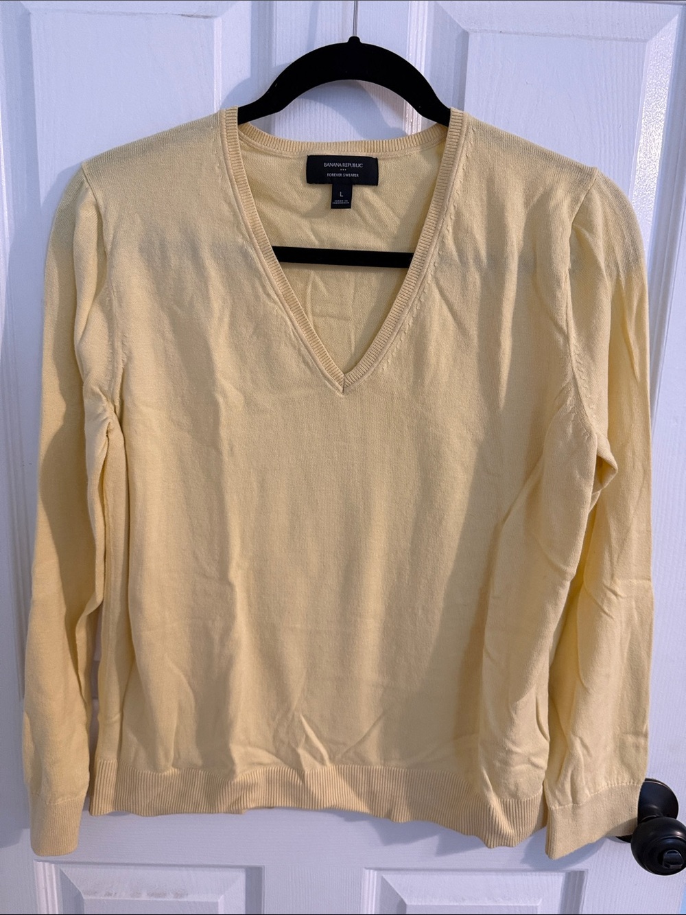Banana Republic Women's V-Neck Sweater in Pale Yellow